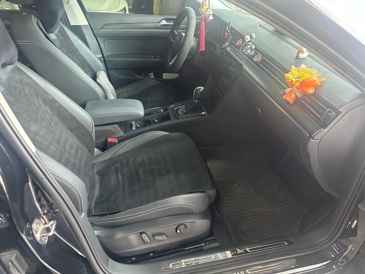 Volkswagen 2020 Magotan 2.0TSI 330TSI luxury automatic transmission 5