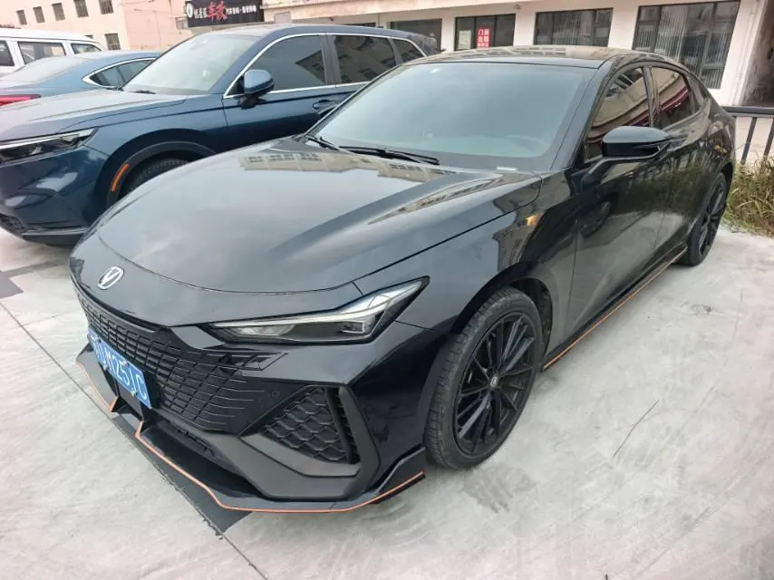 Открыть галерею: ChangAn 2022 UNI-V 2.0T Leading Speed Edition Automatic Gear