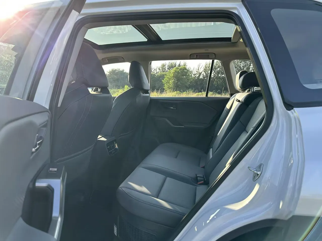 Toyota 2026 RAV4 Rongfang Double Engine 2.5 Stepless Four-wheel Drive Deluxe Automatic Gear 10