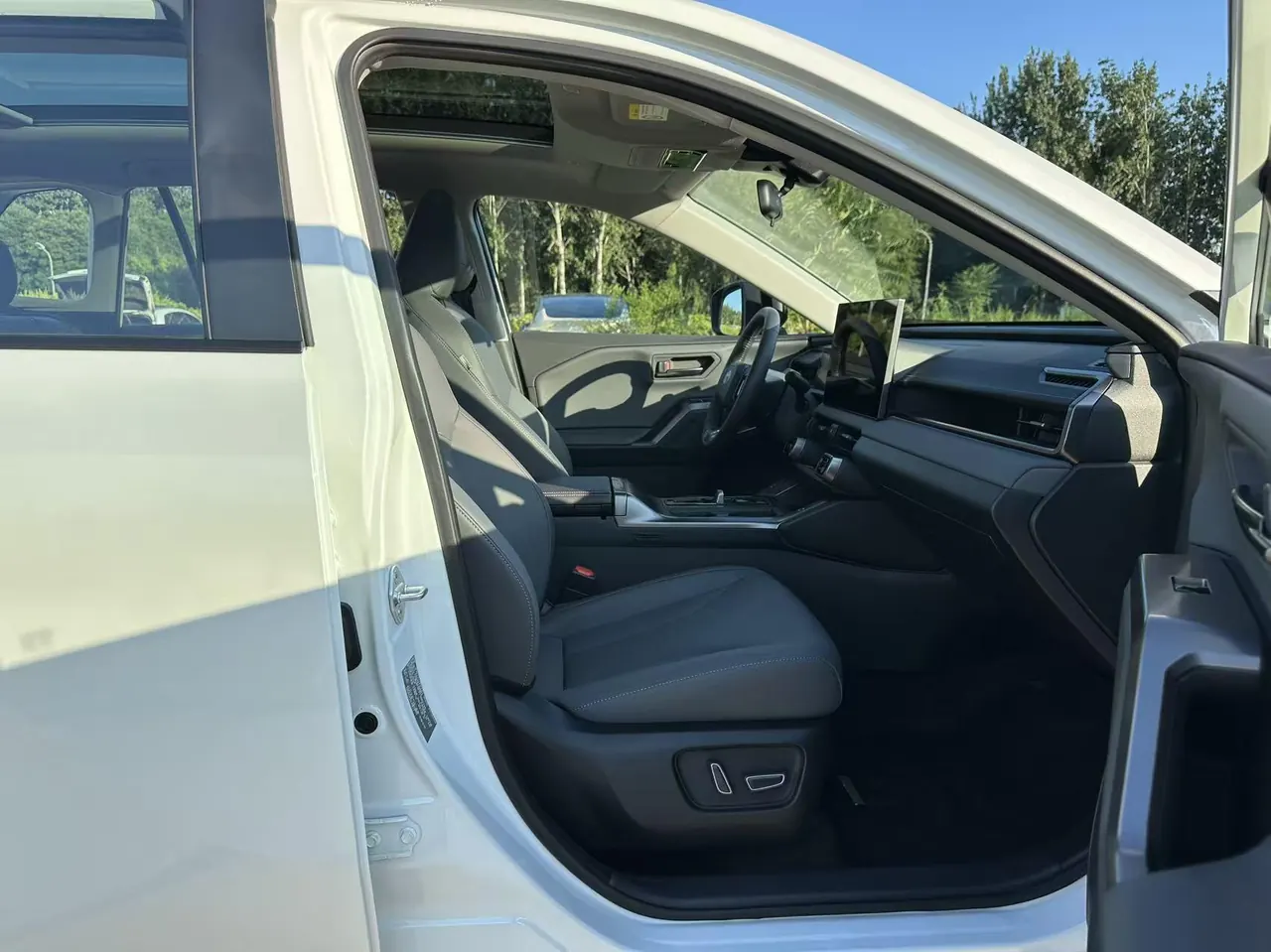 Toyota 2026 RAV4 Rongfang Double Engine 2.5 Stepless Four-wheel Drive Deluxe Automatic Gear 11
