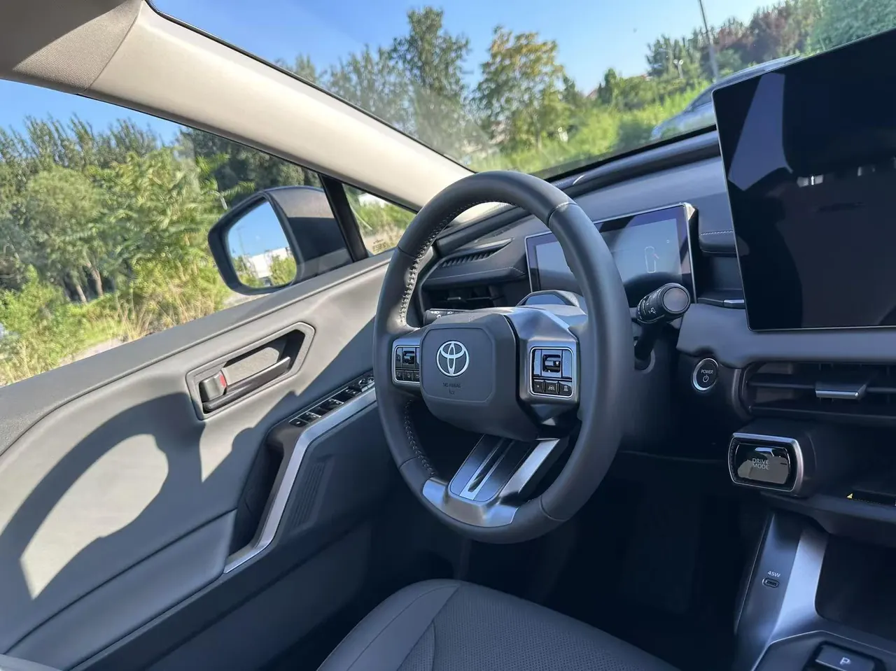 Toyota 2026 RAV4 Rongfang Double Engine 2.5 Stepless Four-wheel Drive Deluxe Automatic Gear 13