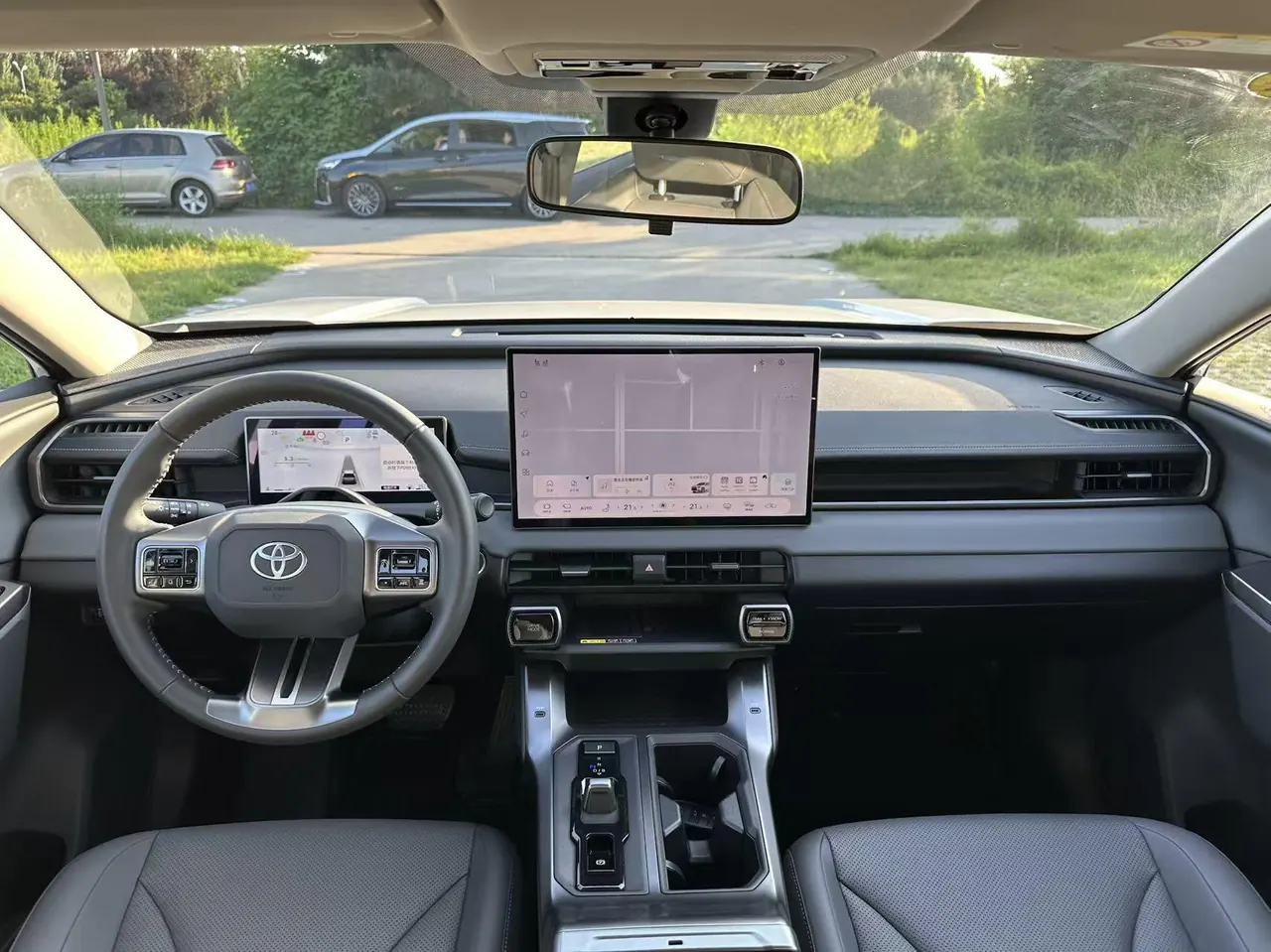 Toyota 2026 RAV4 Rongfang Double Engine 2.5 Stepless Four-wheel Drive Deluxe Automatic Gear 15