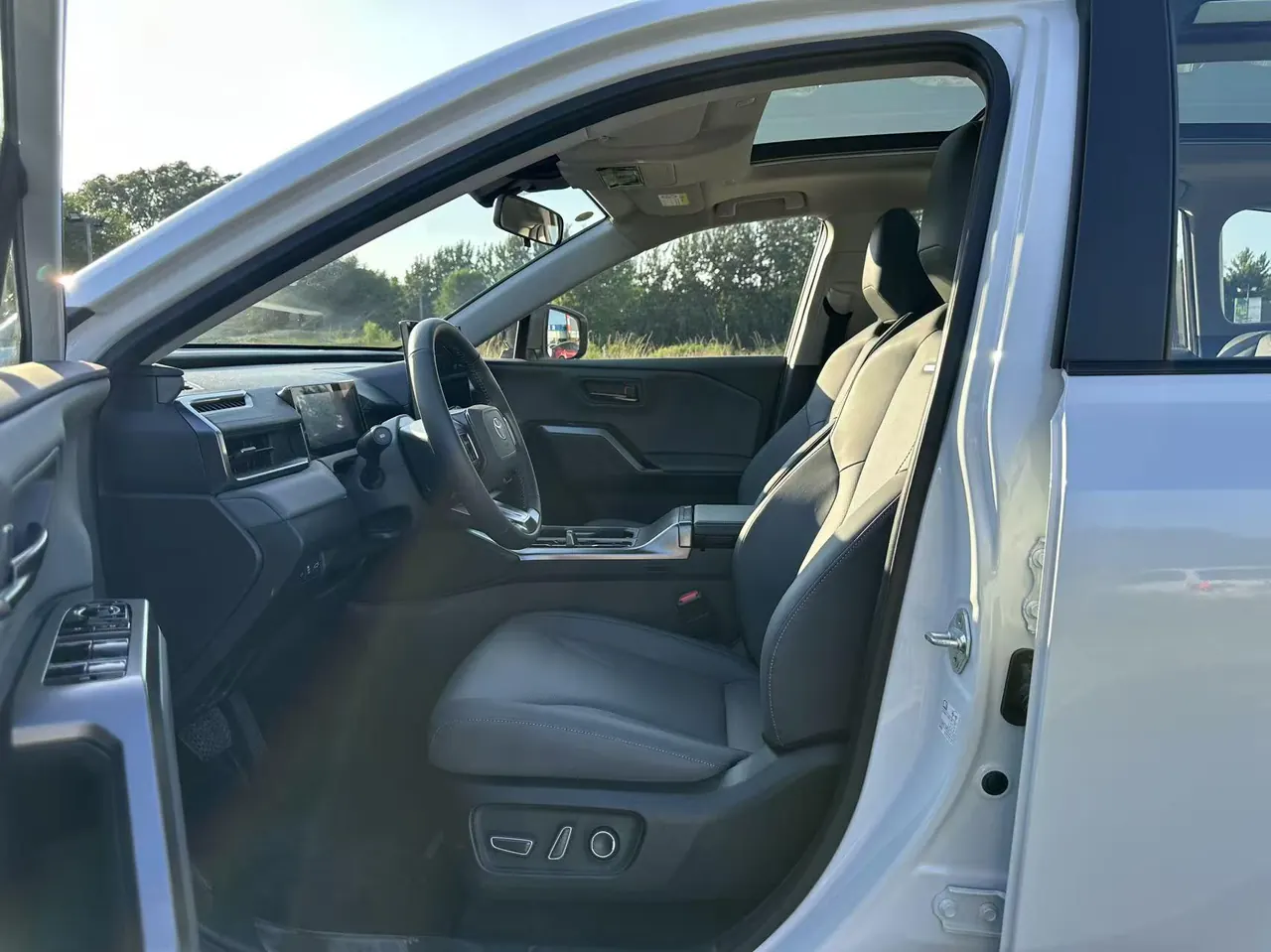 Toyota 2026 RAV4 Rongfang Double Engine 2.5 Stepless Four-wheel Drive Deluxe Automatic Gear 7