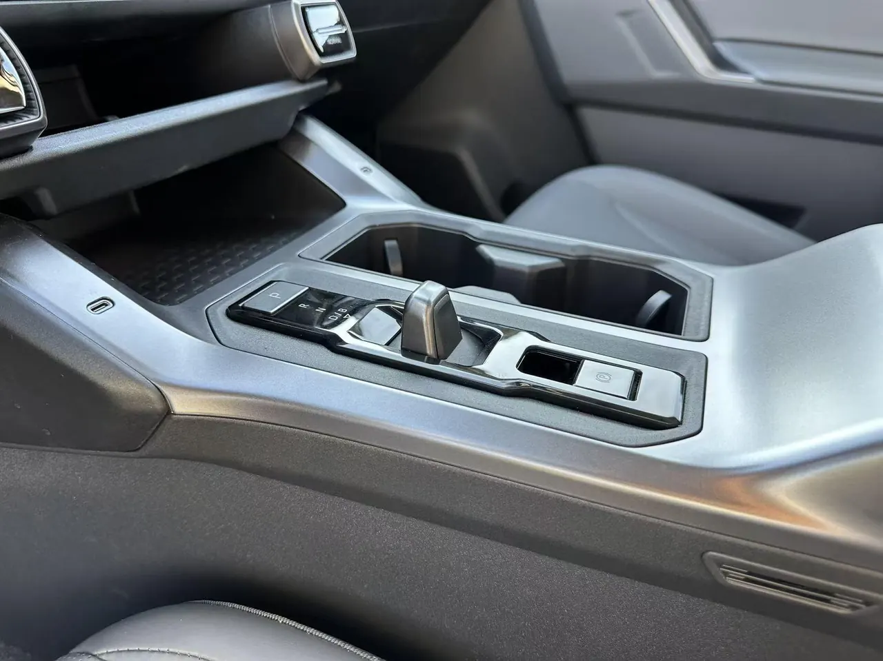 Toyota 2026 RAV4 Rongfang Double Engine 2.5 Stepless Four-wheel Drive Deluxe Automatic Gear 9