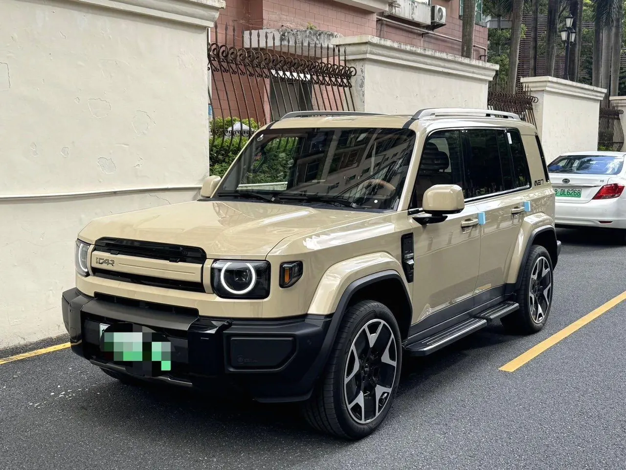 Open image lightbox: ICAR 2026 iCAR V 27 200KM 4WD Falcon 500 Automatic