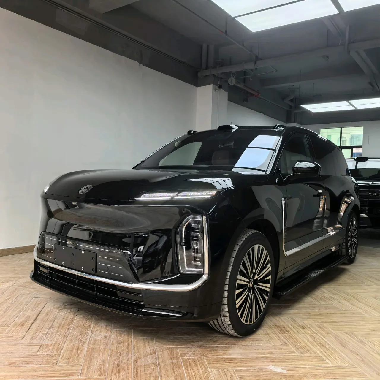Open image lightbox: NIO 2026 ES 9 102kWh Executive Island Deluxe Automatic Gear