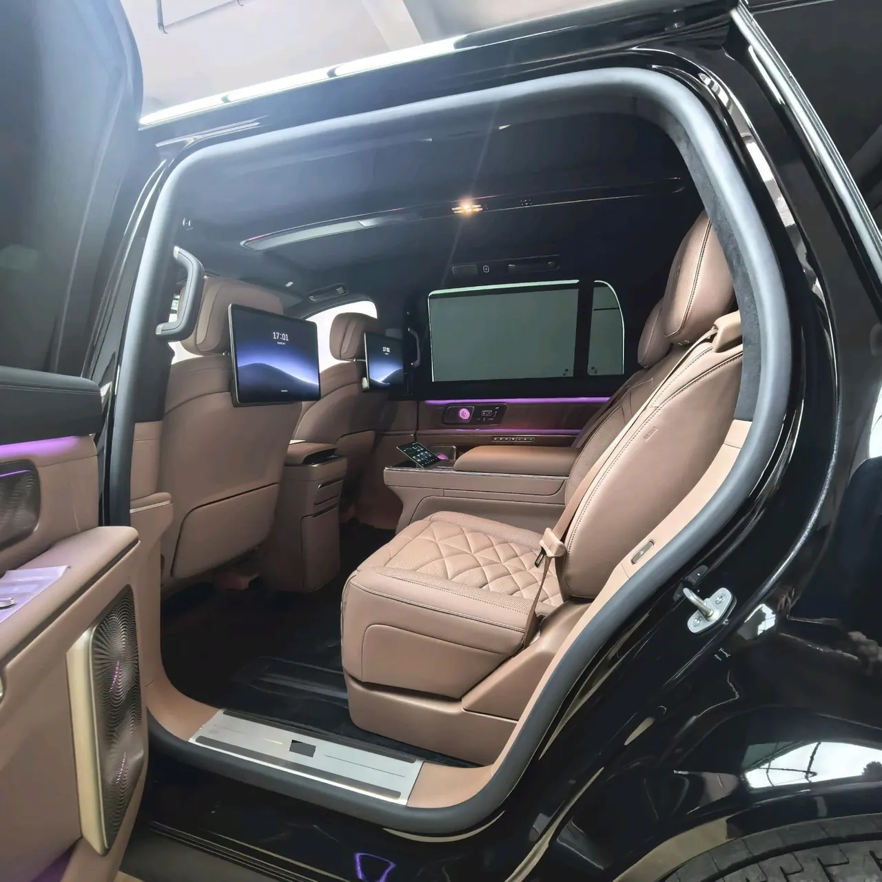 NIO 2026 ES 9 102kWh Executive Island Deluxe Automatic Gear 5