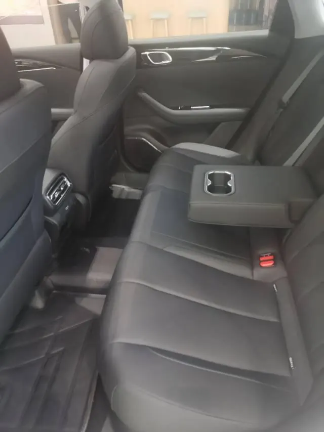 Geely 2026 Emgrand-sedan 1.5 stepless luxury automatic transmission 4