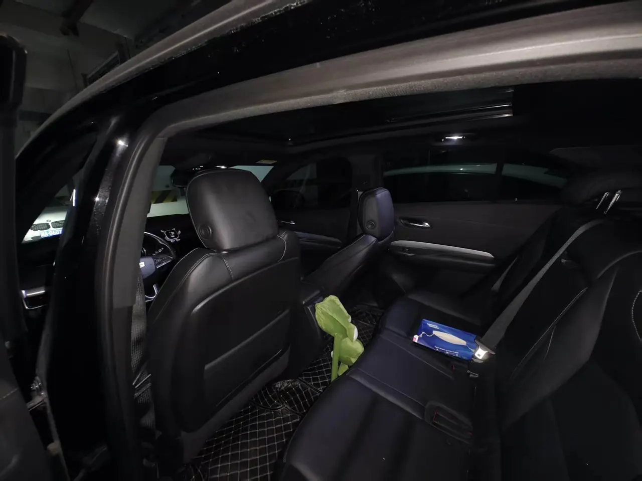 Cadillac 2021 XT4 2.0T 28T Two-Drive Leading Automatic Gear 6