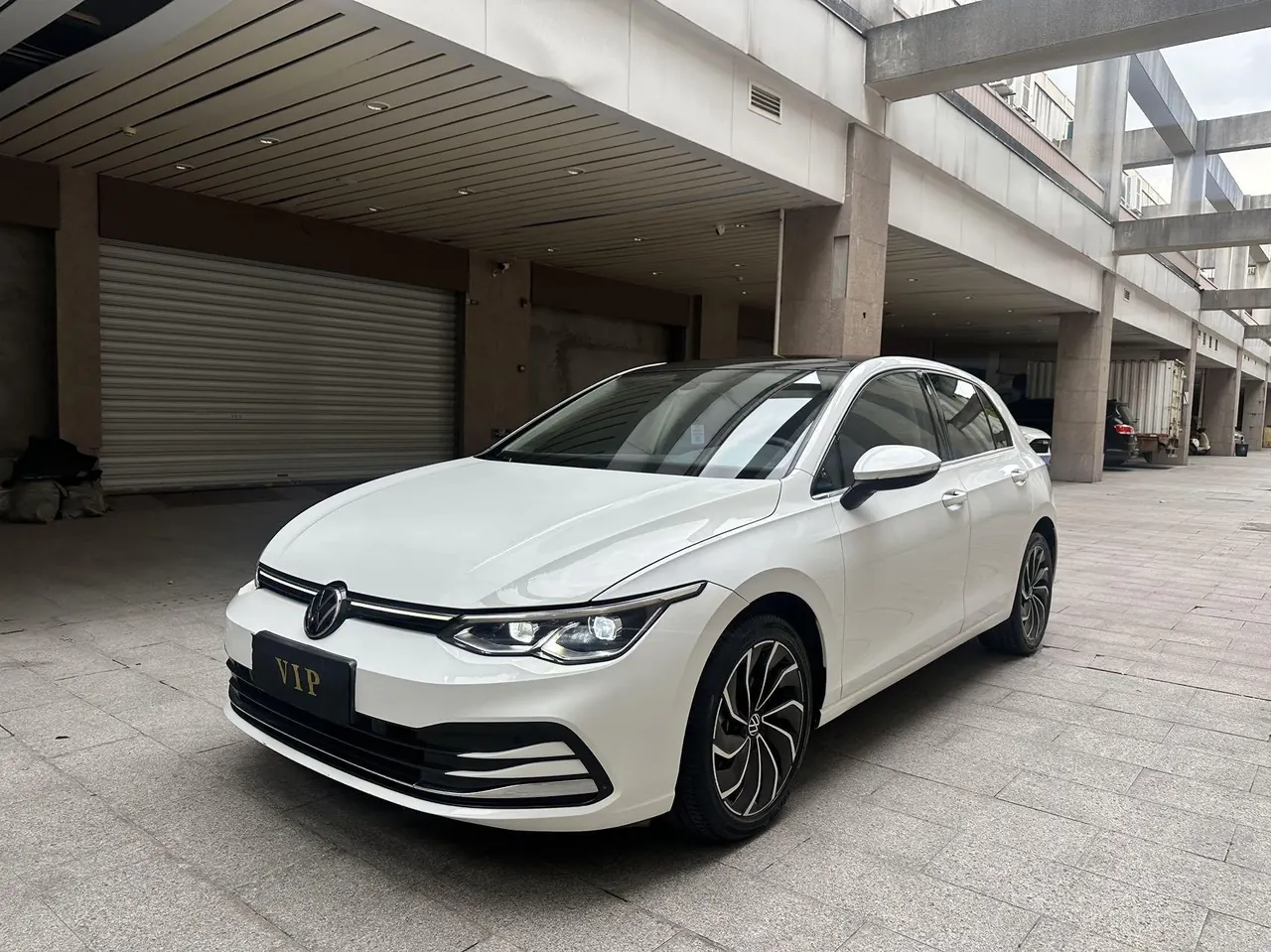 Volkswagen 2021 Golf 8 PRO 1.4TSI 280TSI Automatic - View 1