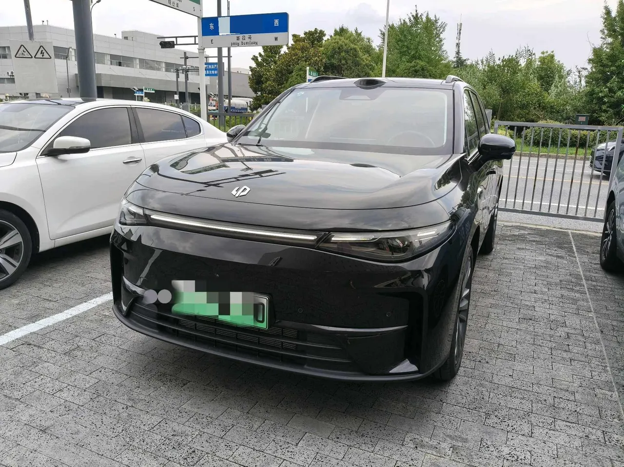 Leapmotor 2026 C 16 280 Laser Radar Zhizun Edition 6-seat Automatic Gear - View 1