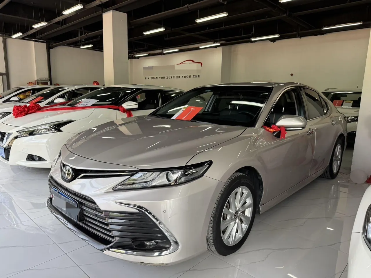 Открыть галерею: Toyota 2021 Camry 2.0G Stepless Deluxe Edition Automatic Gear