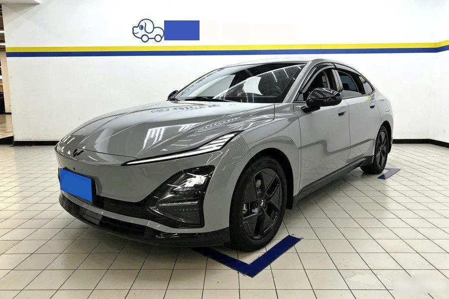 Открыть галерею: WuLing 2024 Starlight EV Co-creation 510 Advanced Automatic Gear