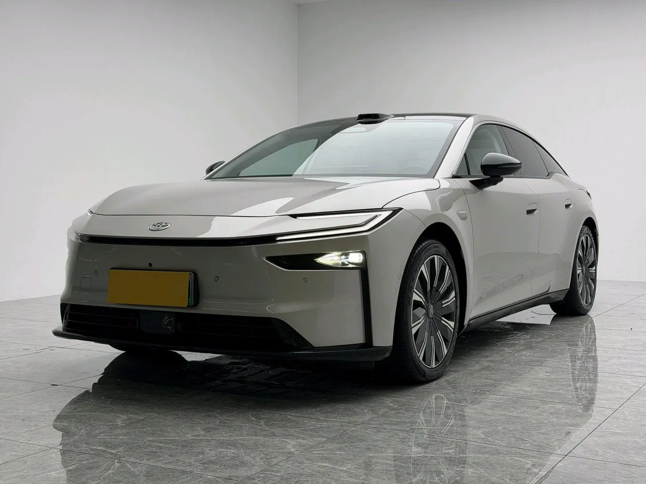 Open image lightbox: Toyota 2026 Platinum Intelligence 7 700 Max Laser Radar Edition Automatic Gear