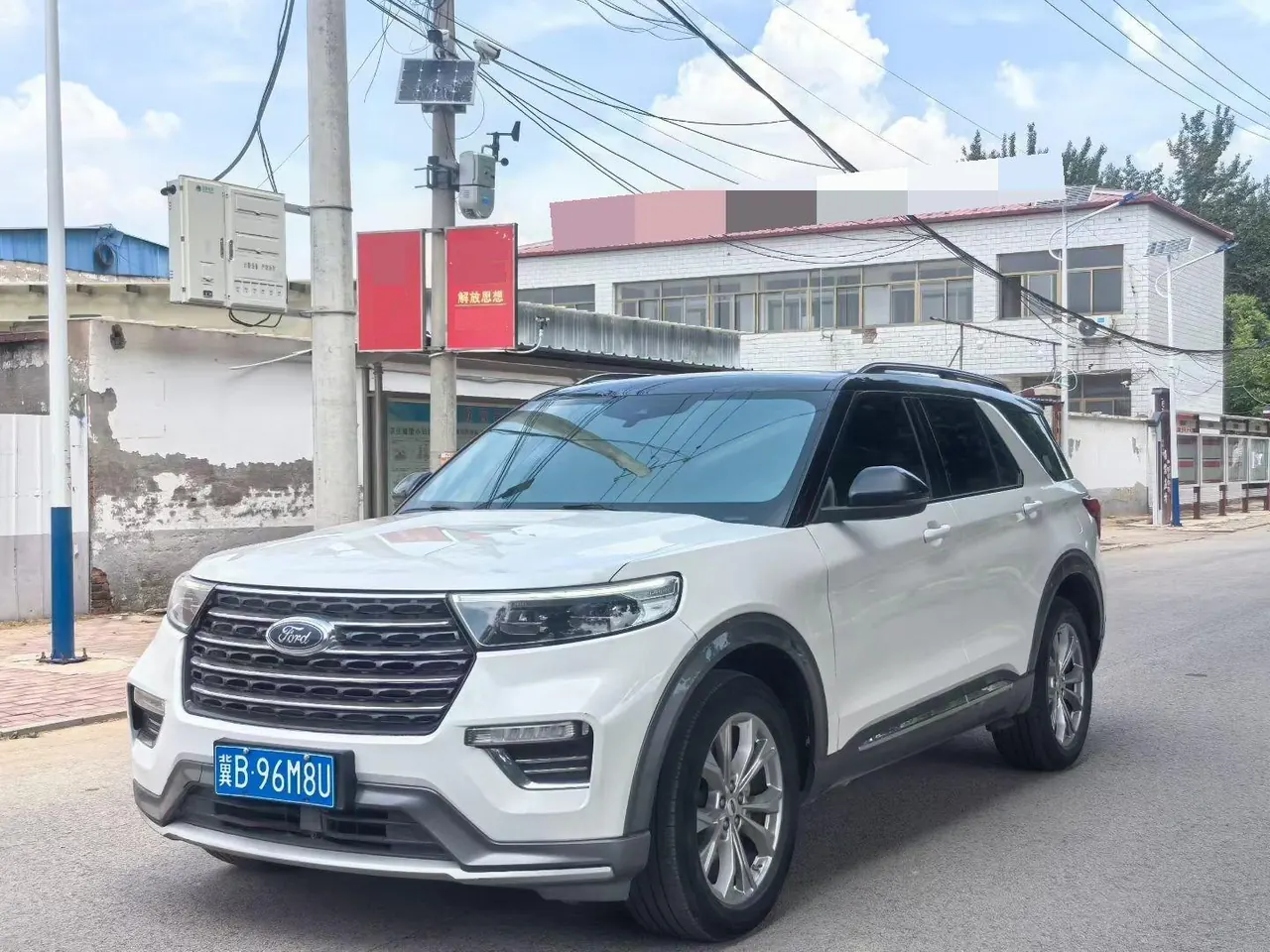 Открыть галерею: Ford 2020 Explorer 2.3T EcoBoost 285 Four-wheel Drive Titanium Edition 6-seat Automatic Gear