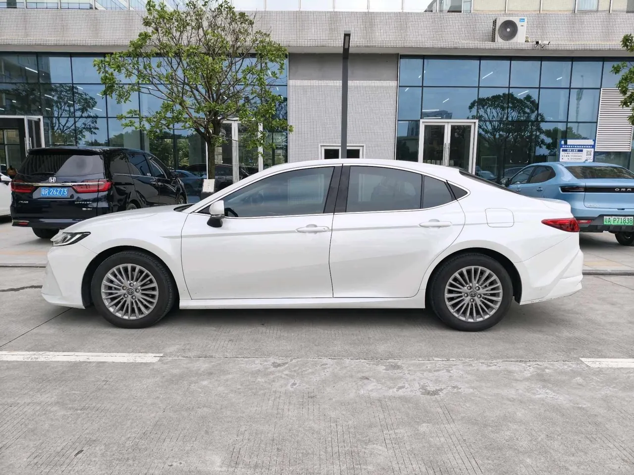 Toyota 2026 Camry Dual Engine 2.0HE Stepless Elite Automatic Gear 3