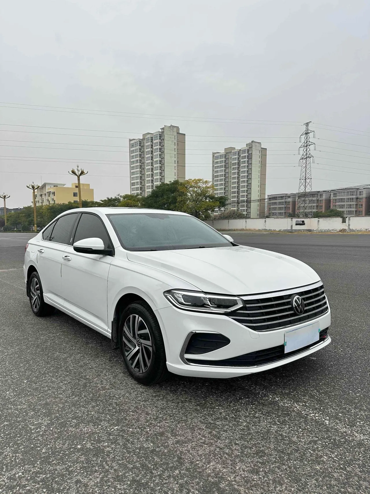 Volkswagen 2023 LaVida 1.5 5 Million Edition Automatic 3