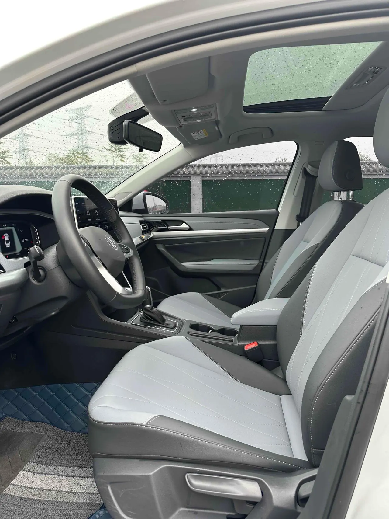 Volkswagen 2023 LaVida 1.5 5 Million Edition Automatic 4