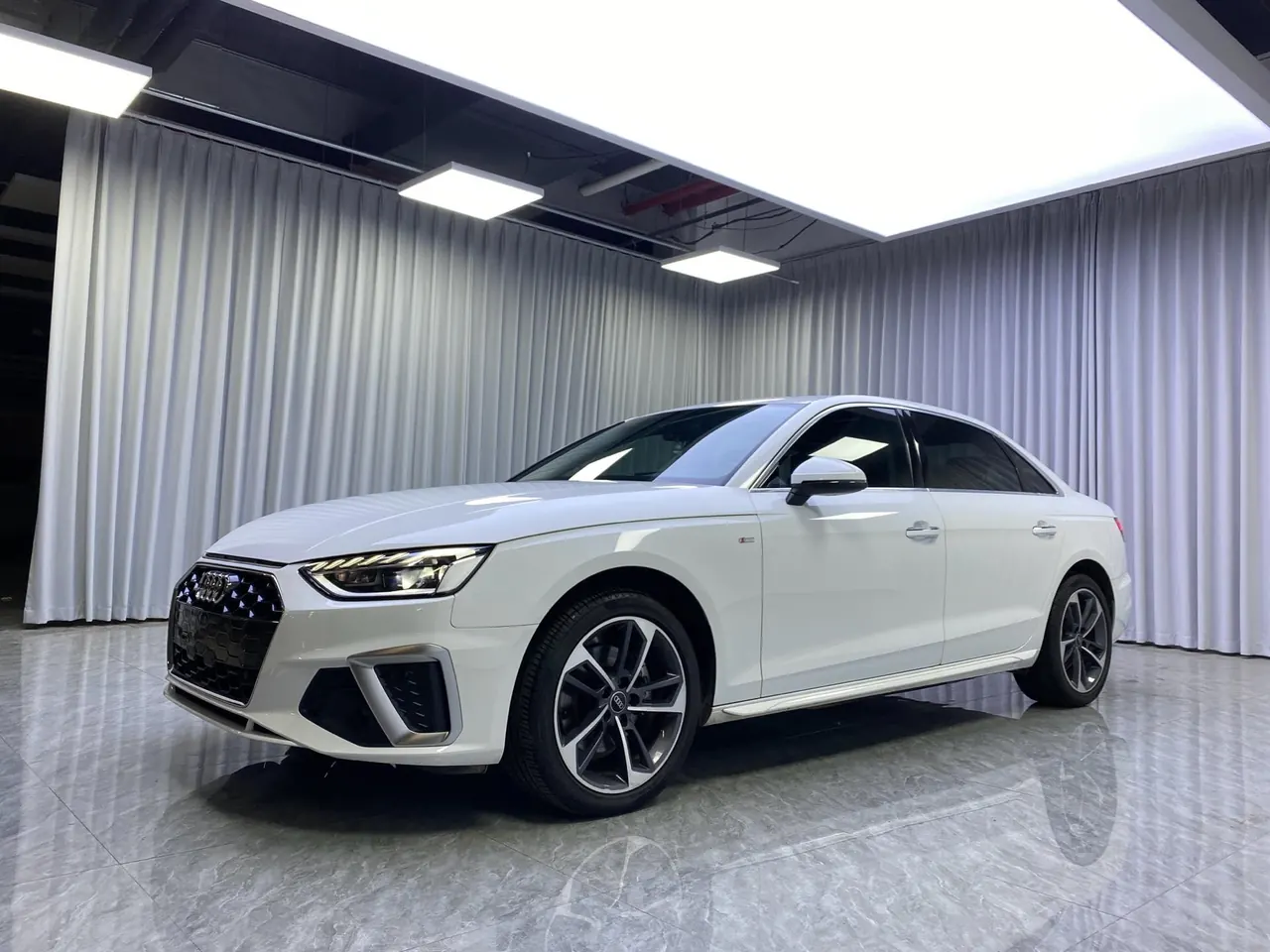 Open image lightbox: Audi 2024 A4L 2.0TFSI 40TFSI Fashion Dynamic Automatic