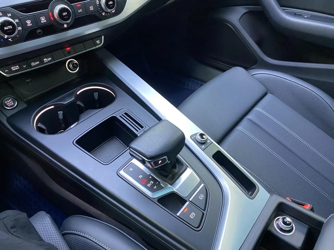 Audi 2024 A4L 2.0TFSI 40TFSI Fashion Dynamic Automatic 11