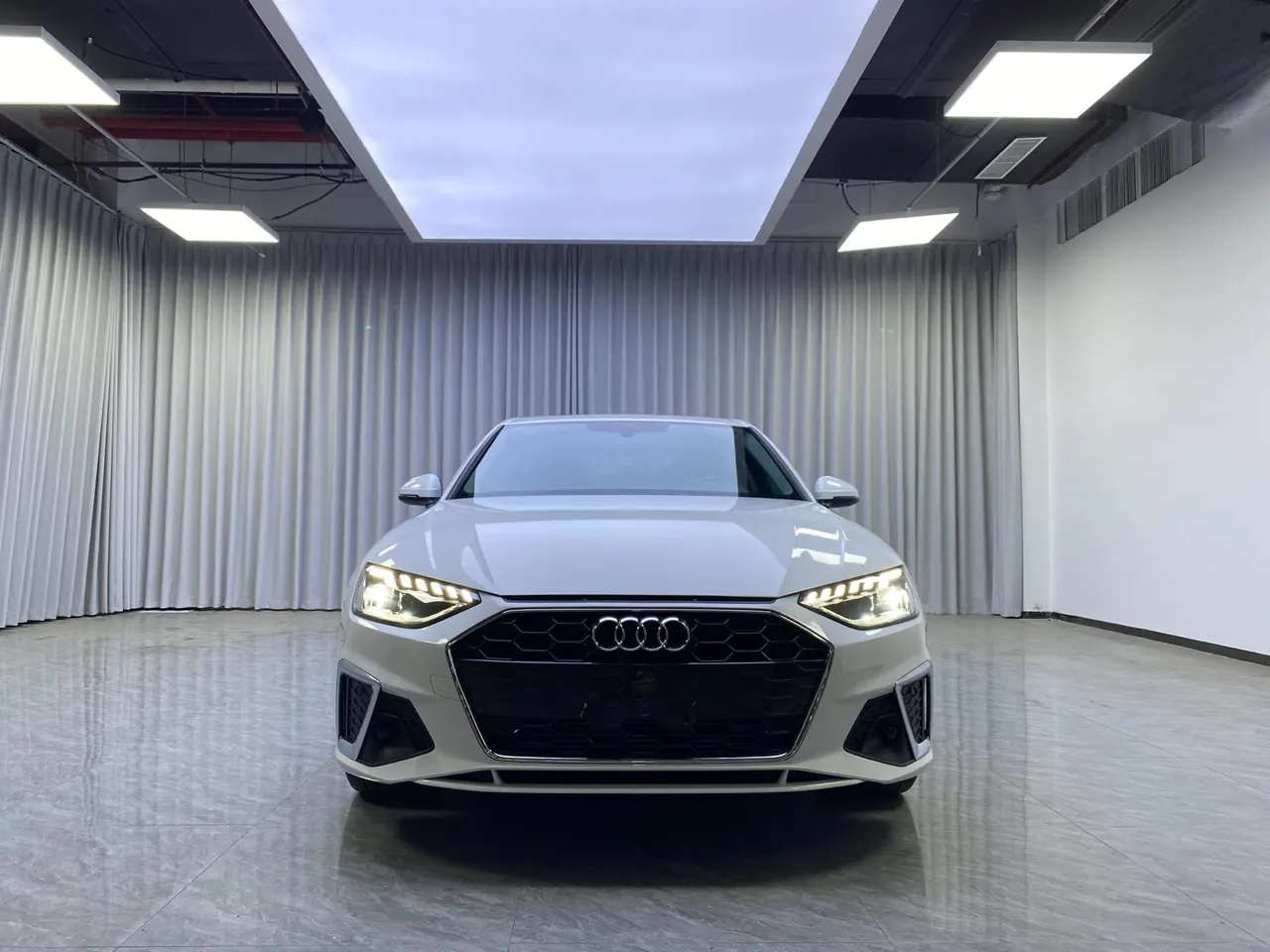 Audi 2024 A4L 2.0TFSI 40TFSI Fashion Dynamic Automatic 2