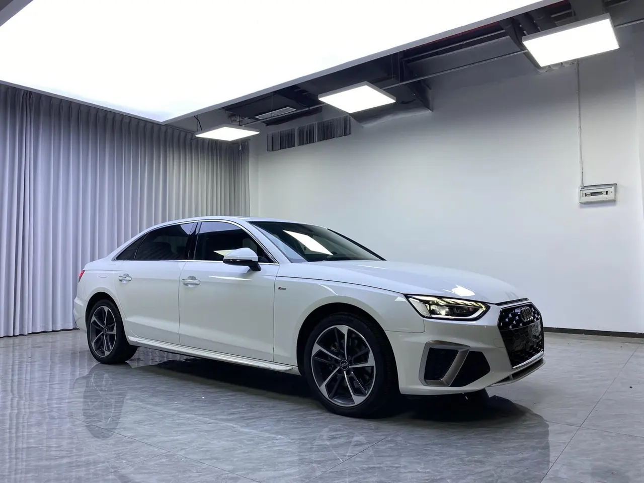 Audi 2024 A4L 2.0TFSI 40TFSI Fashion Dynamic Automatic 3