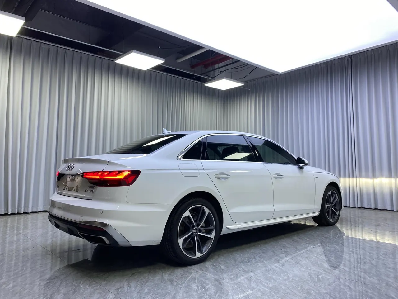 Audi 2024 A4L 2.0TFSI 40TFSI Fashion Dynamic Automatic 6