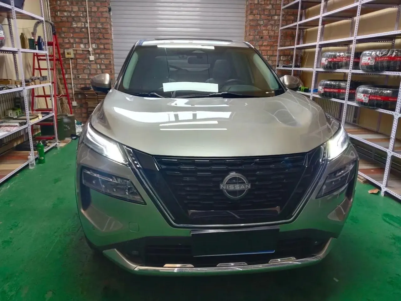 Nissan 2023 Qijun e-POWER 1.5 Super Mixed Dual Motor Four-wheel Drive Deluxe Automatic Gear 2