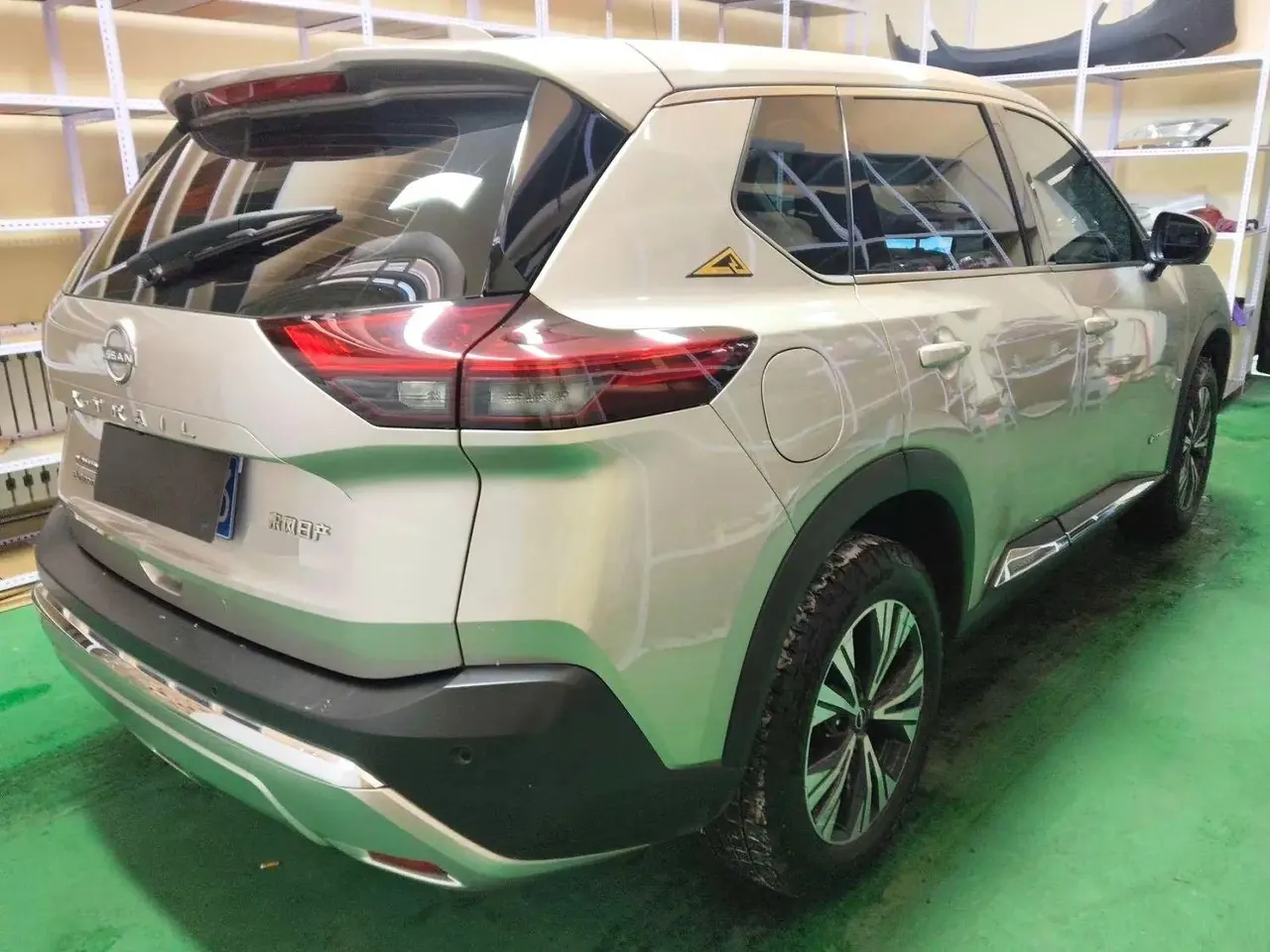 Nissan 2023 Qijun e-POWER 1.5 Super Mixed Dual Motor Four-wheel Drive Deluxe Automatic Gear 9