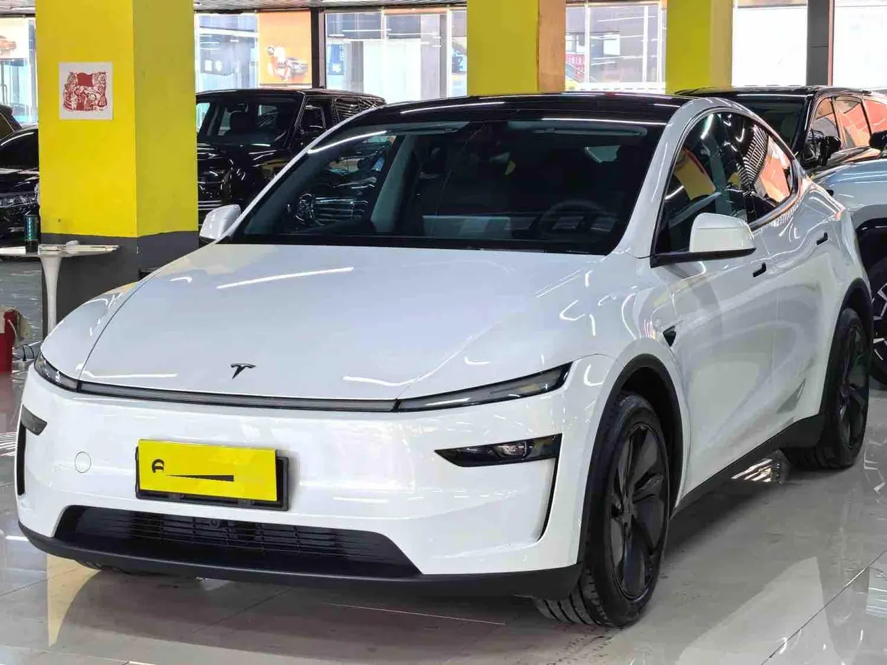 Tesla 2025 Model Y rear-wheel drive version automatic transmission - View 1