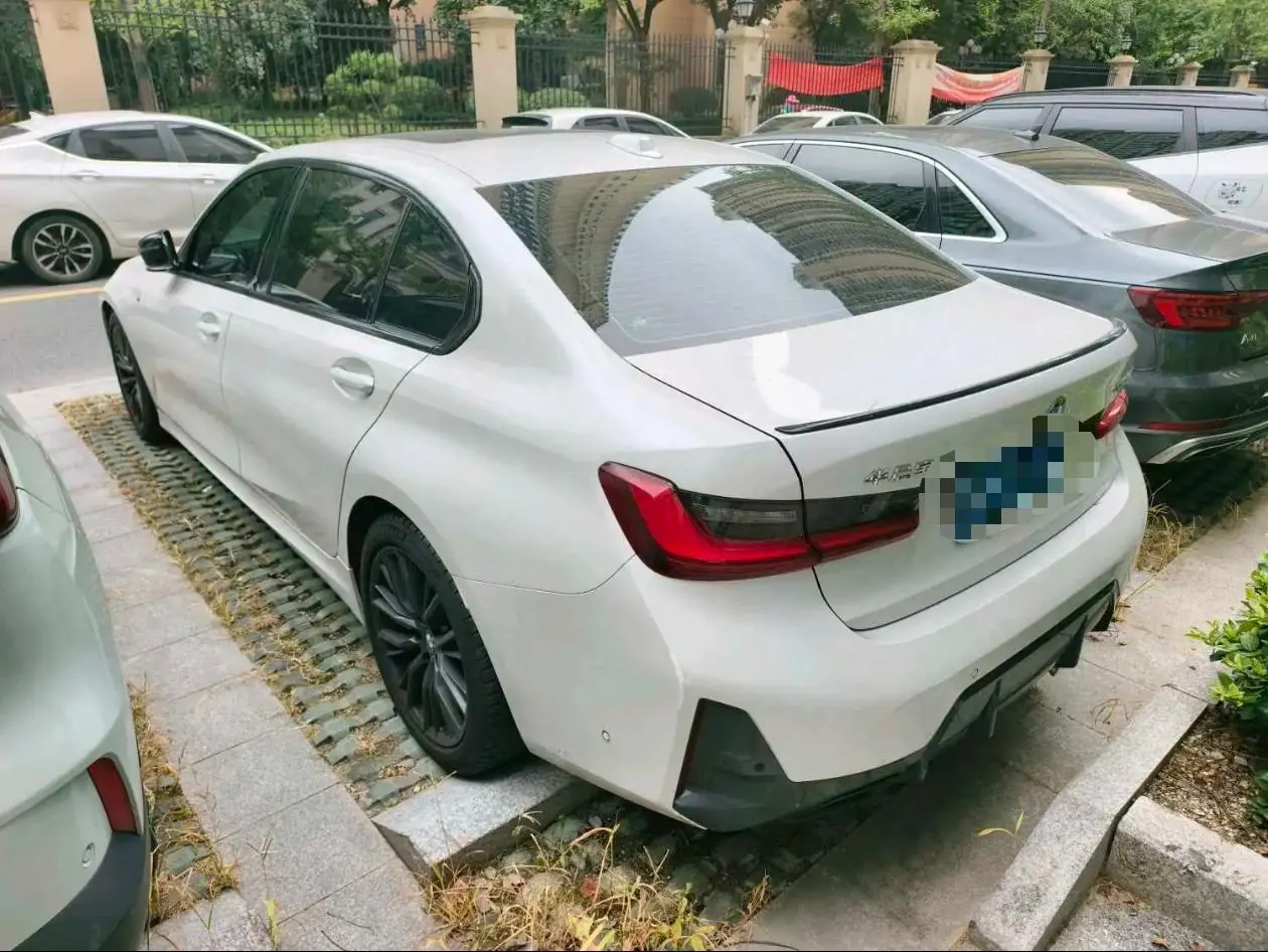 BMW 3 Series 2024 325Li 2.0T M Sports Obsidian Night Suit Automatic Gear 4