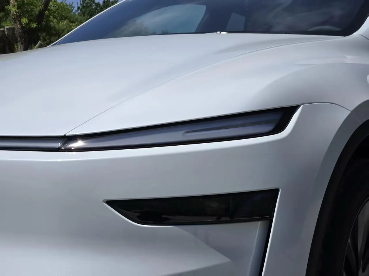 Tesla 2026 Model Y Rear-Wheel-Drive Automatic 12