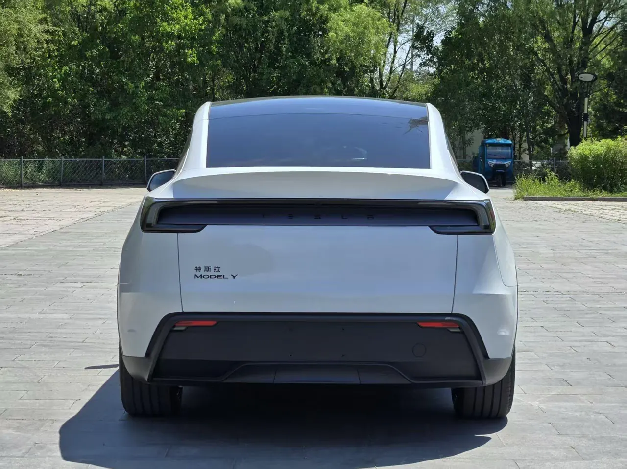 Tesla 2026 Model Y Rear-Wheel-Drive Automatic 4