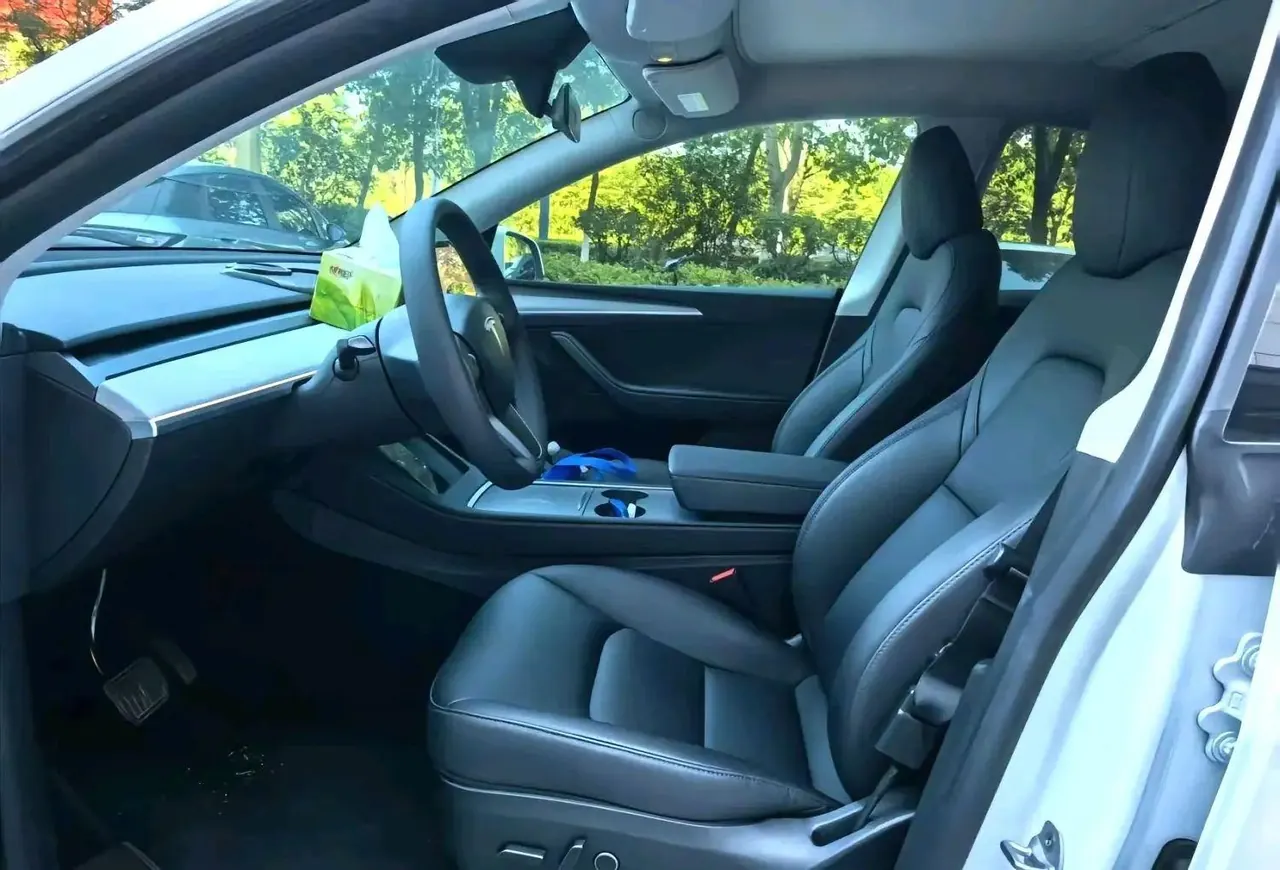 Tesla 2024 Model Y long endurance all-wheel drive version automatic transmission 2