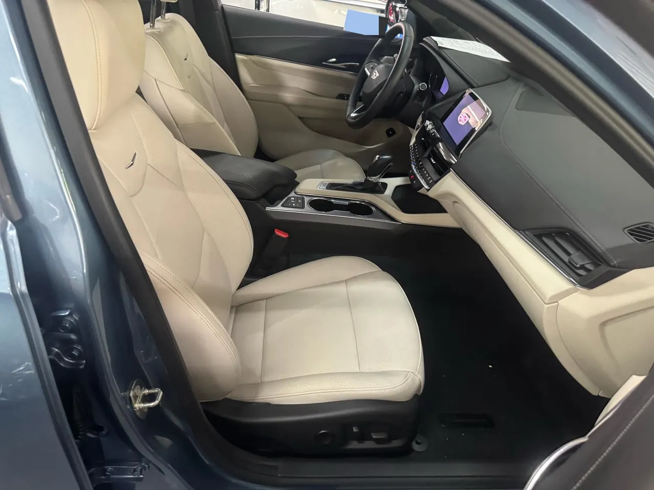 Cadillac 2023 CT4 1.5T 25T Luxury Automatic Gear 10