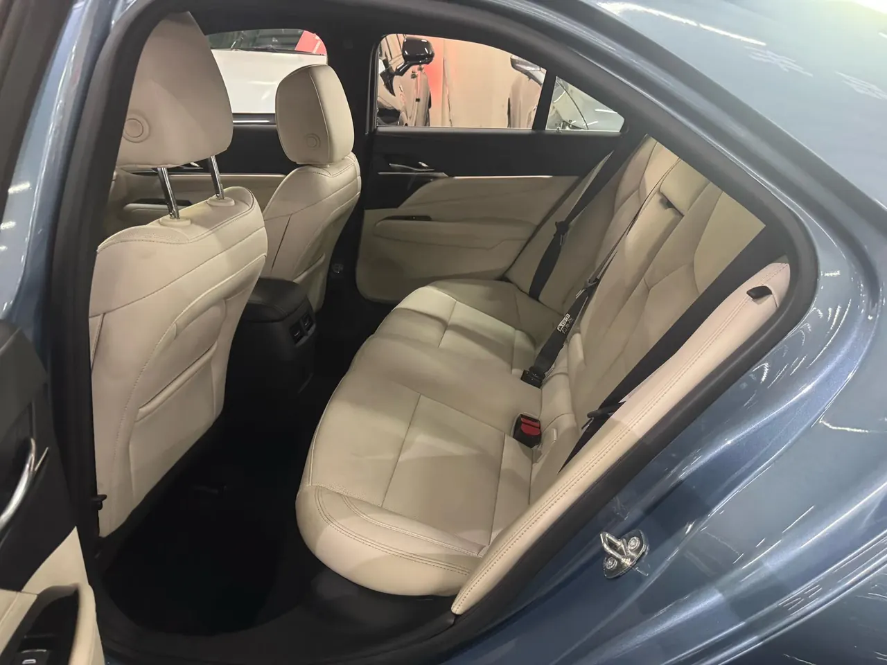 Cadillac 2023 CT4 1.5T 25T Luxury Automatic Gear 3