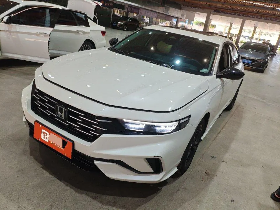 打开图片灯箱:Honda 2025 11th Generation Accord 1.5T Stepless 260TURBO Sports Series Deluxe Automatic Gear