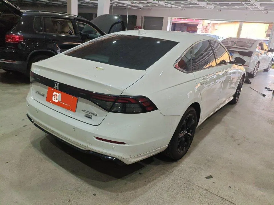 Honda 2025 11th Generation Accord 1.5T Stepless 260TURBO Sports Series Deluxe Automatic Gear 3