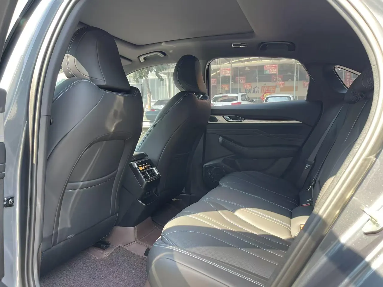 Geely 2025 Star Rui 1.5TD Oriental Obsidian Kunlun Edition Automatic Gear 4