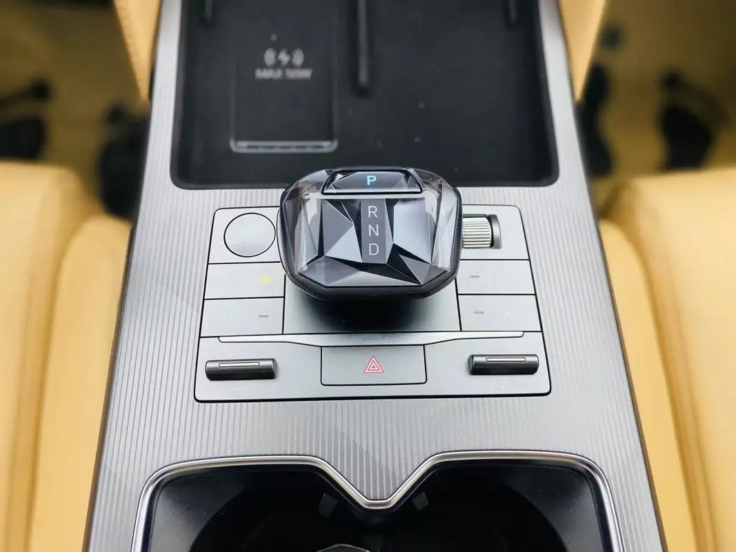 BYD 2024 Song L DM-i 1.5 Stepless 160km Exceed Automatic Transmission 6