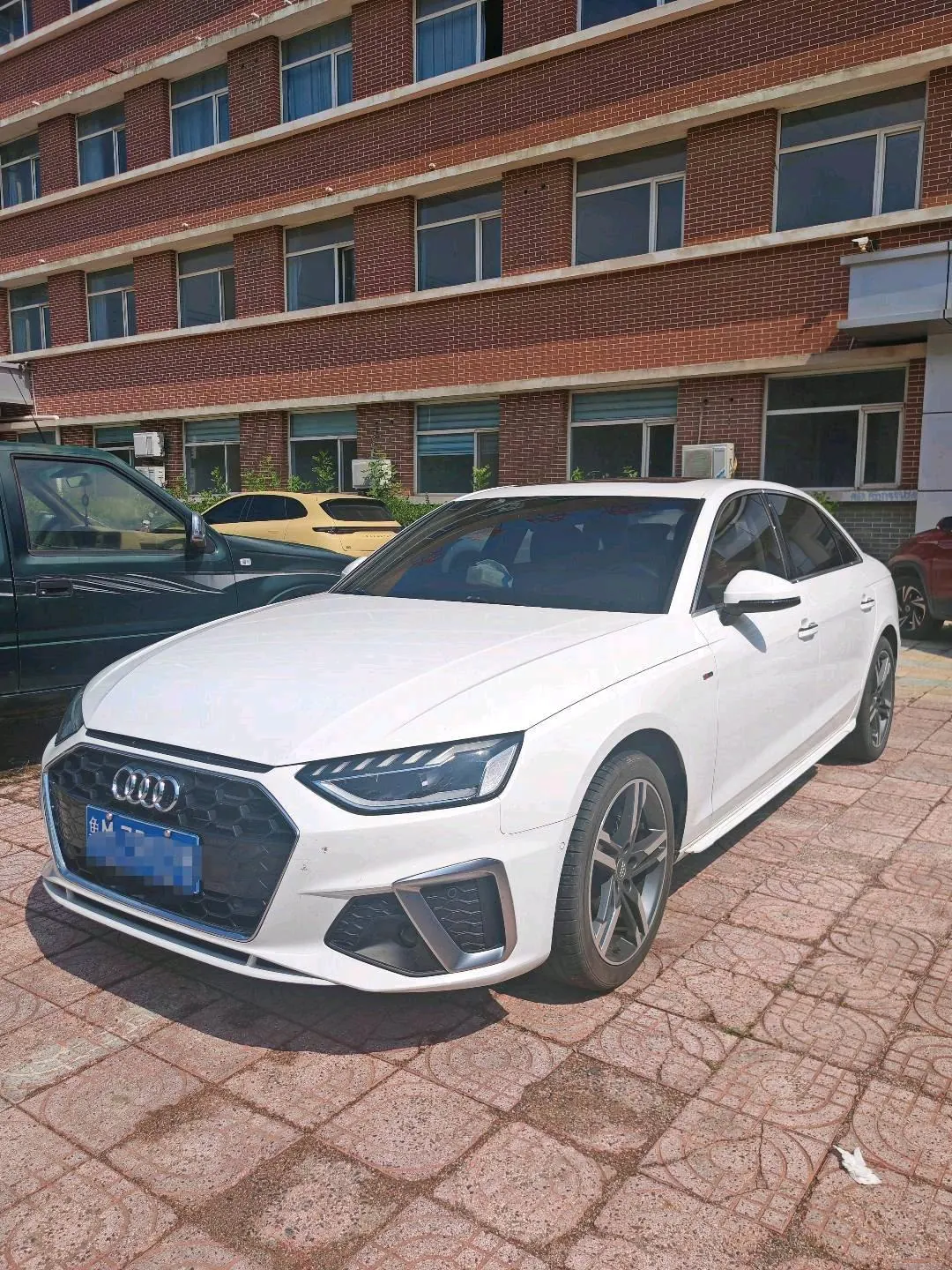 Открыть галерею: Audi 2020 A4L 2.0TFSI 40TFSI Deluxe Dynamic Automatic