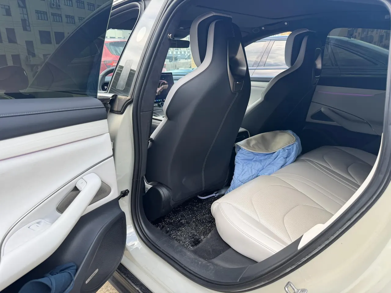 MI 2024 SU 7 750km Four-wheel Drive Max Founding Edition Automatic Gear 3