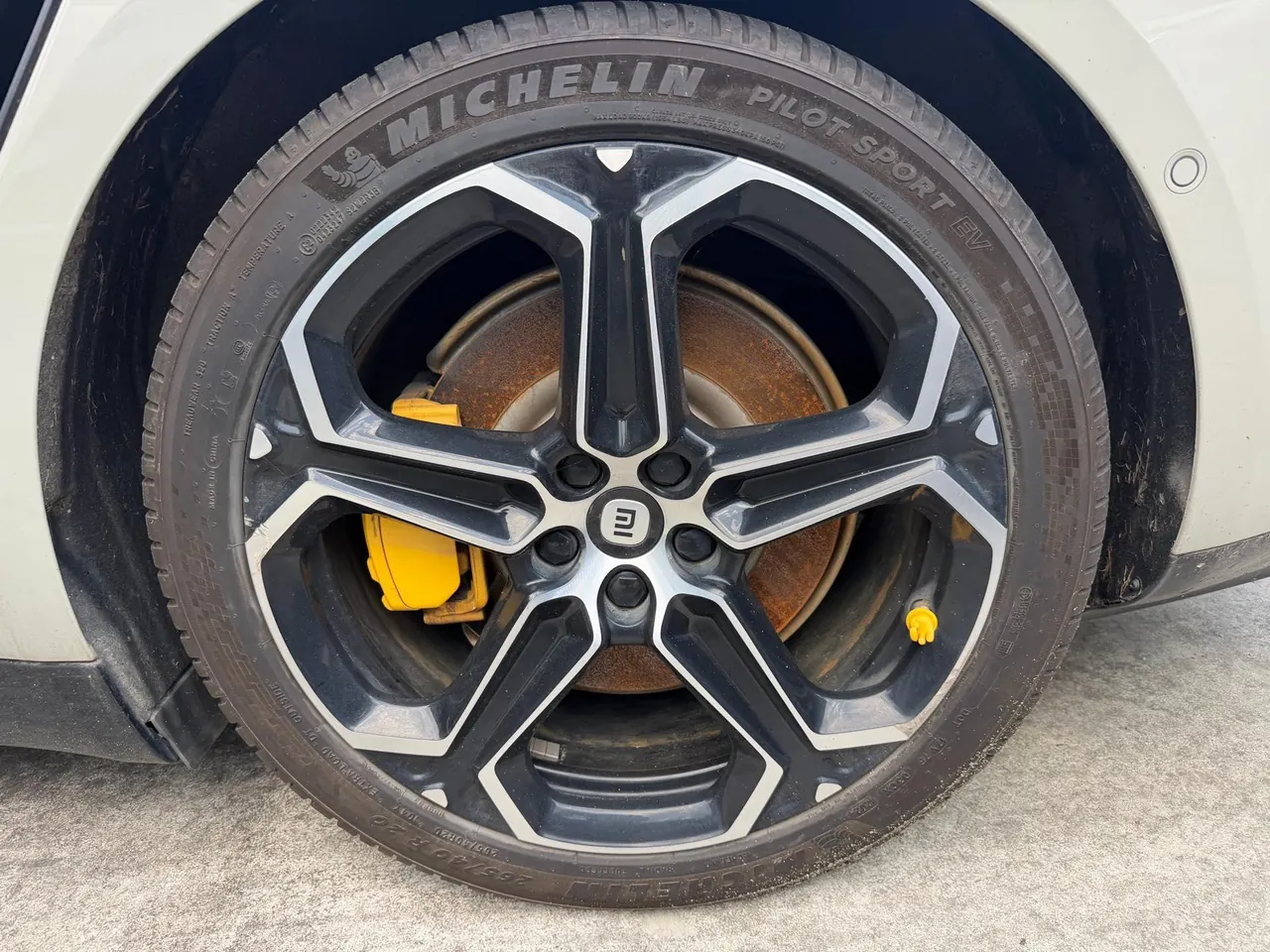 MI 2024 SU 7 750km Four-wheel Drive Max Founding Edition Automatic Gear 4