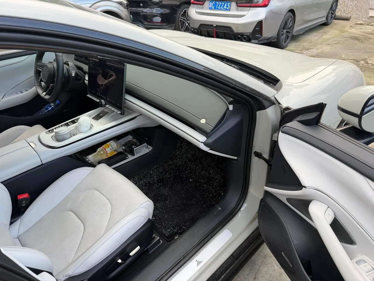 MI 2024 SU 7 750km Four-wheel Drive Max Founding Edition Automatic Gear 5