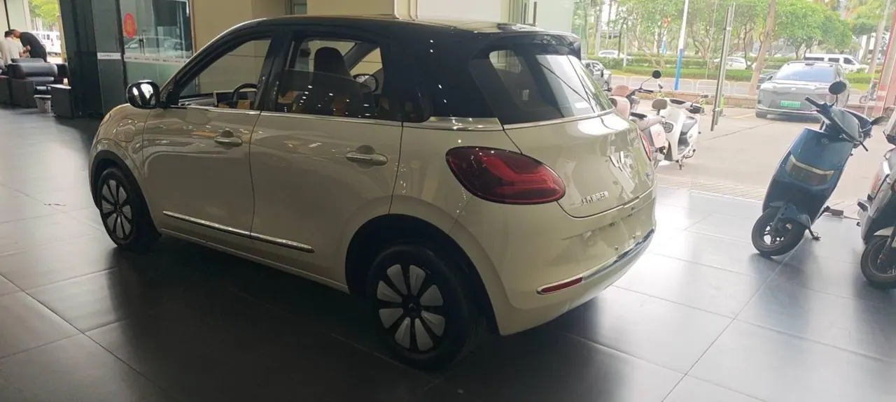 WuLing 2023 Plantronics 333km LingBox Connected Automatic Gear 4