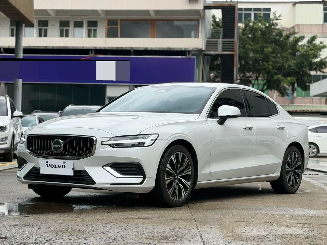 Volvo 2025 S60 48V 2.0T B4 Zhiyuan Deluxe Edition Automatic Gear - View 1