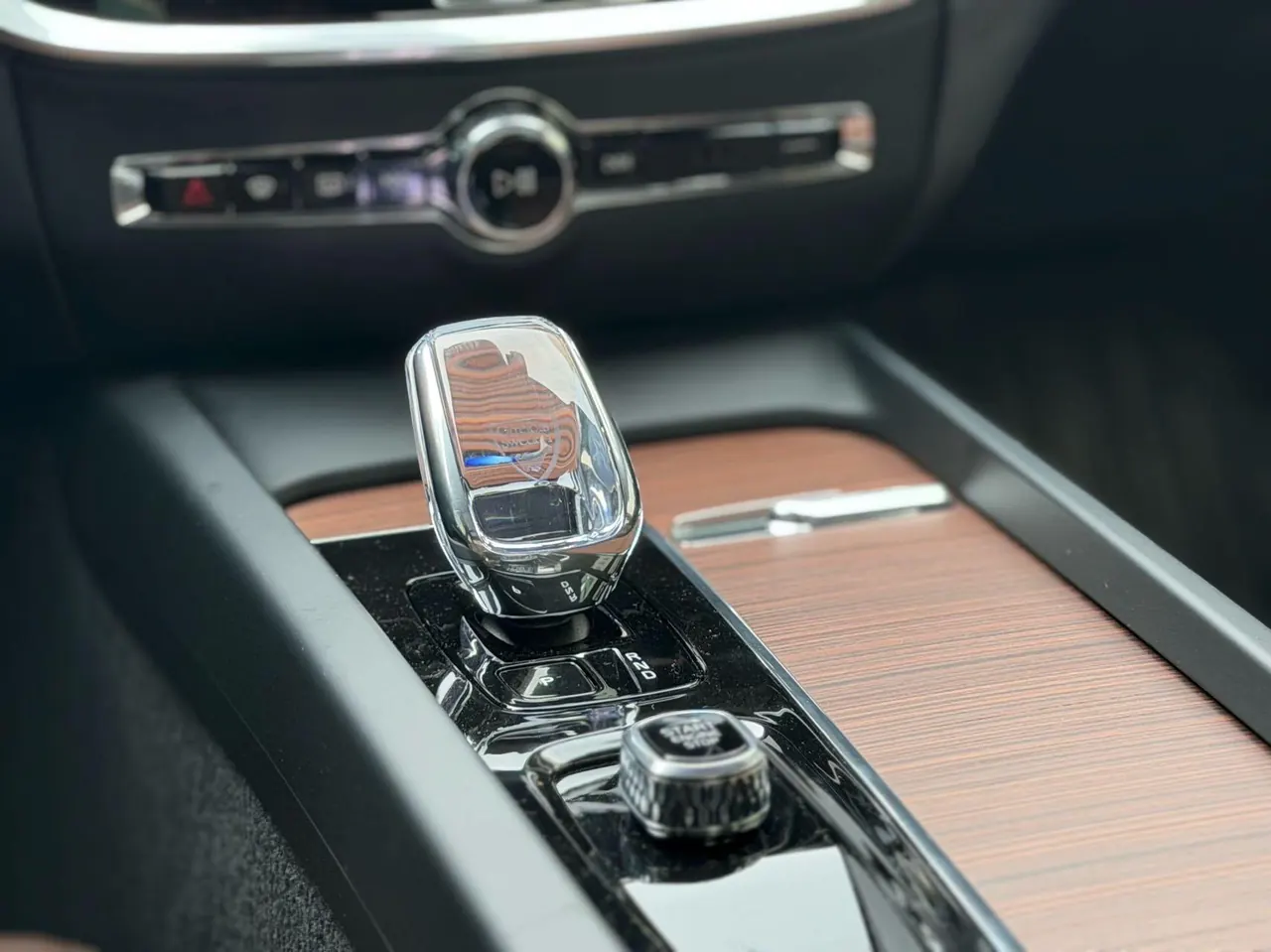 Volvo 2025 S60 48V 2.0T B4 Zhiyuan Deluxe Edition Automatic Gear 7