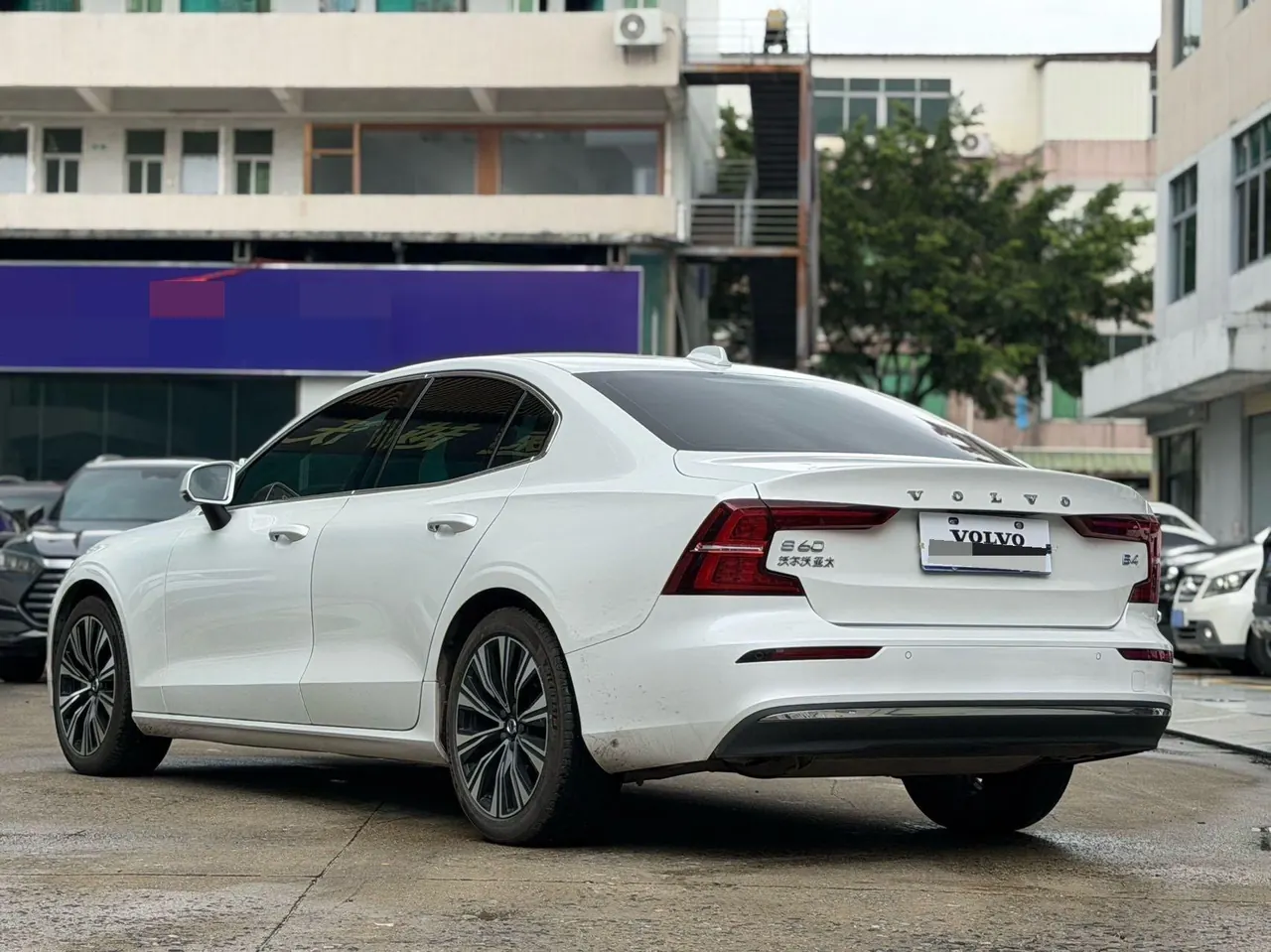 Volvo 2025 S60 48V 2.0T B4 Zhiyuan Deluxe Edition Automatic Gear 8