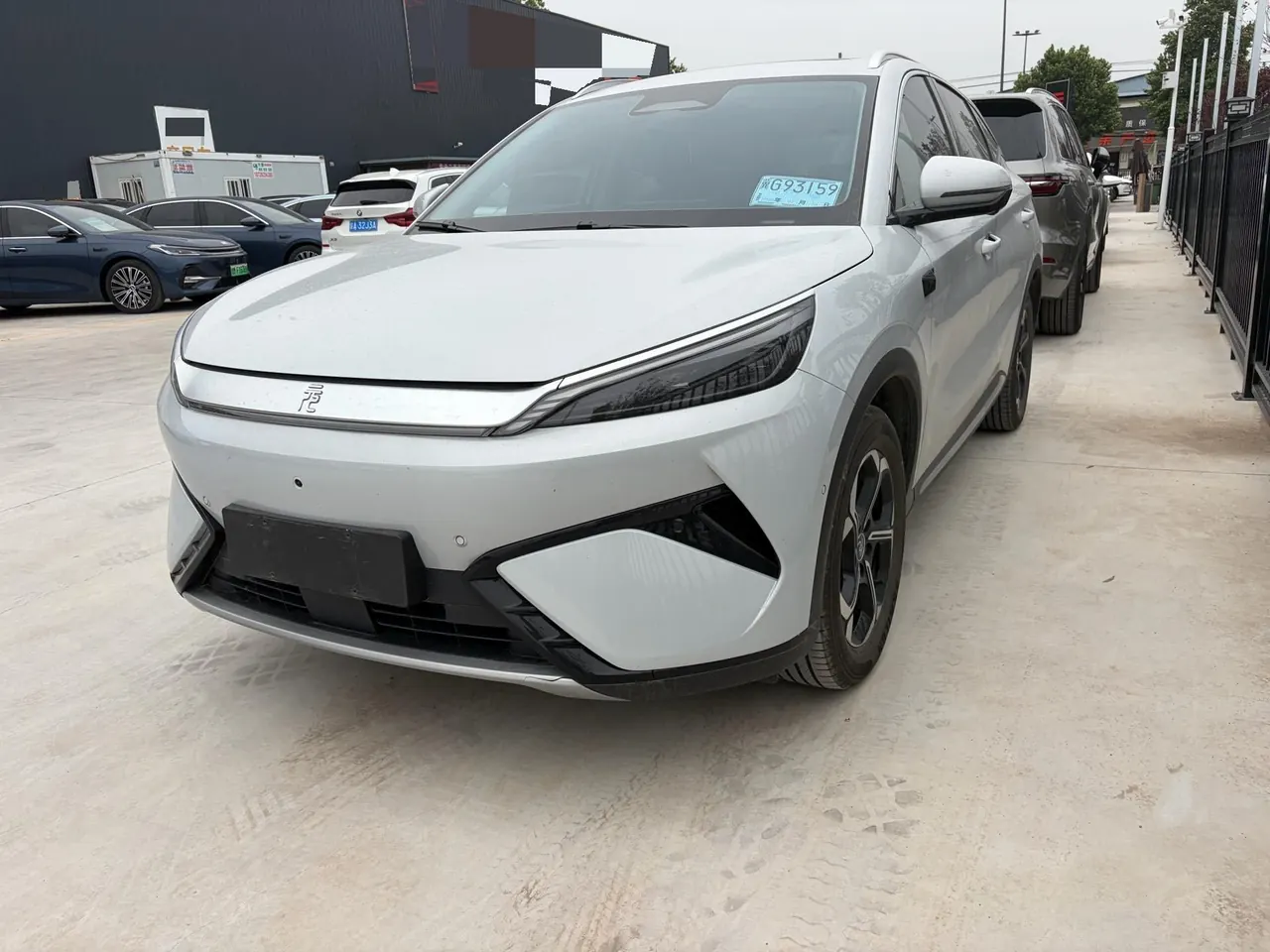 Открыть галерею: BYD 2024 Yuan UP 401KM Leading Automatic Gear