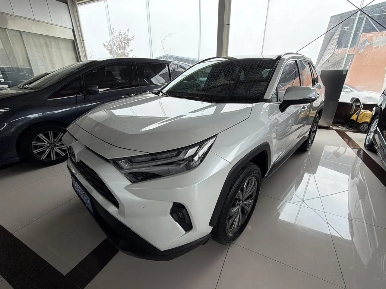 Toyota 2023 RAV4 Rongbo 2.0 Stepless Two-Drive Fashion Plus Edition Automatic Gear - View 1